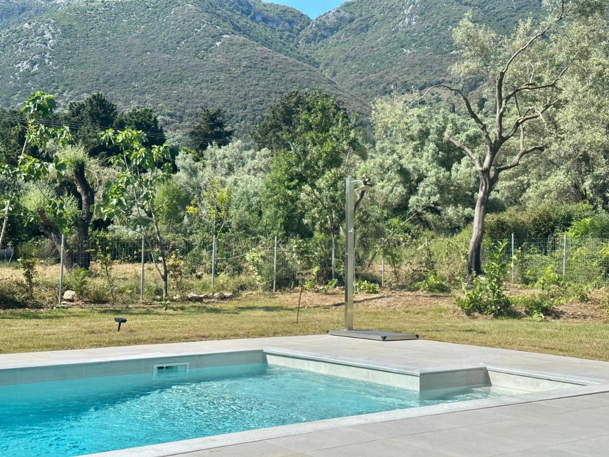Splash Suites With Private Pools Nikiana Exterior photo